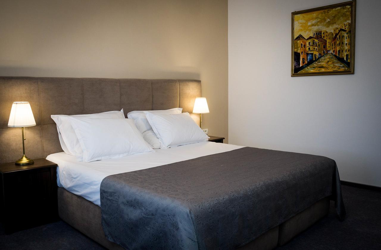Nest Hotel Drobeta Turnu Severin Exterior foto