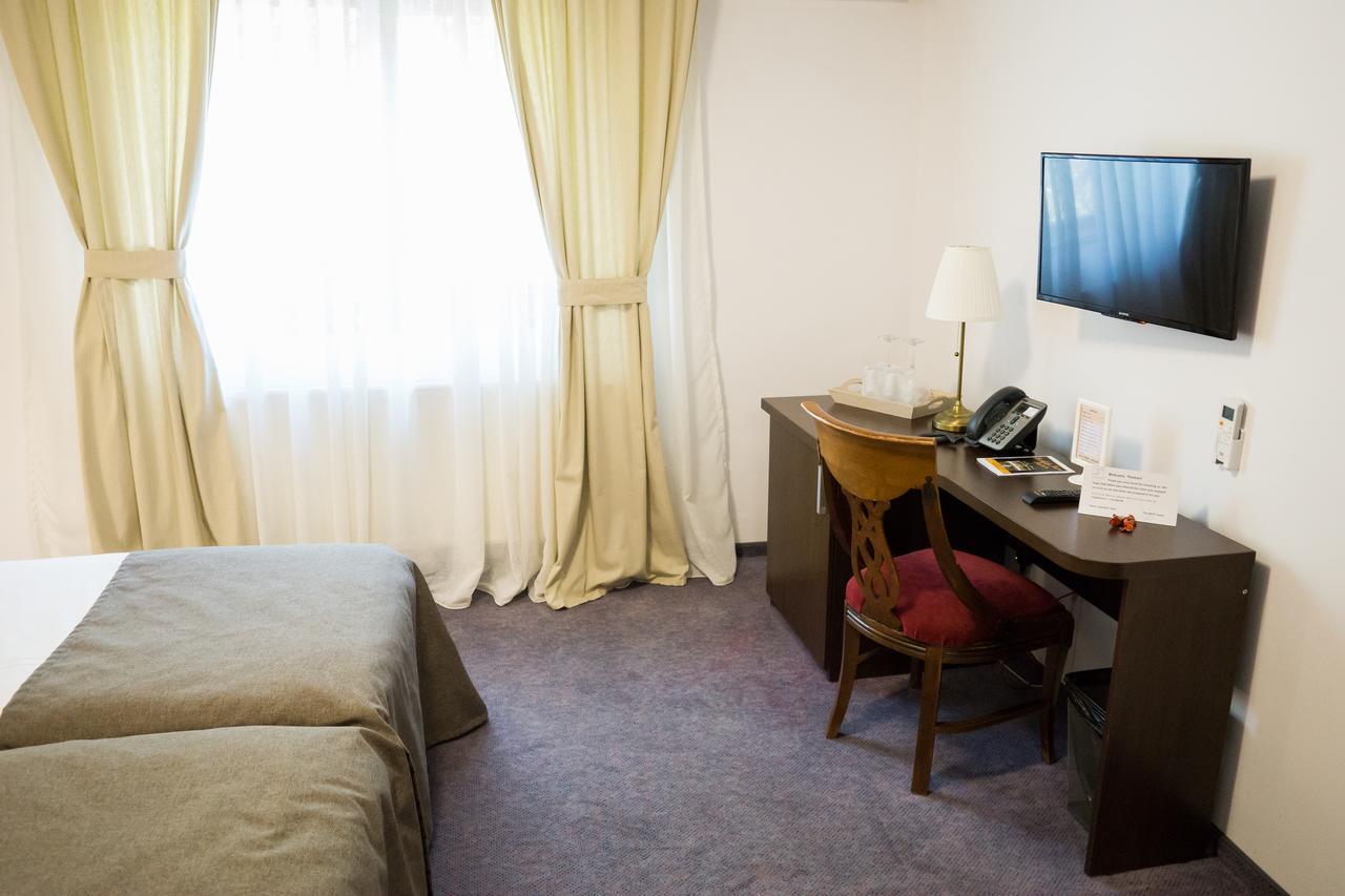 Nest Hotel Drobeta Turnu Severin Exterior foto